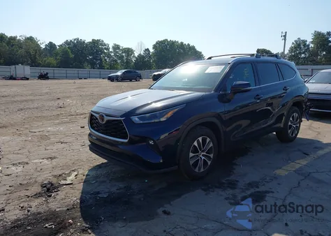 2021 Toyota Highlander Xle z USA, uszkodzony, nr VIN 5TDGZRAH7MS045078